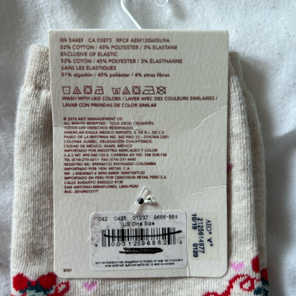 NWT AMERICAN EAGLE OUTFITTERS | “Avocado & Chili Pepper Mistletoe” Socks - Picture 3 of 4